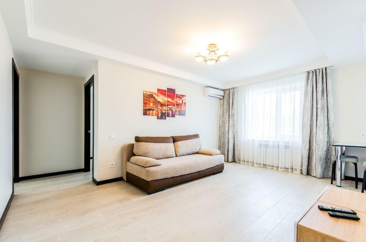 Artal Apartment On Obolonsky Avenue 16A Kiev Ngoại thất bức ảnh