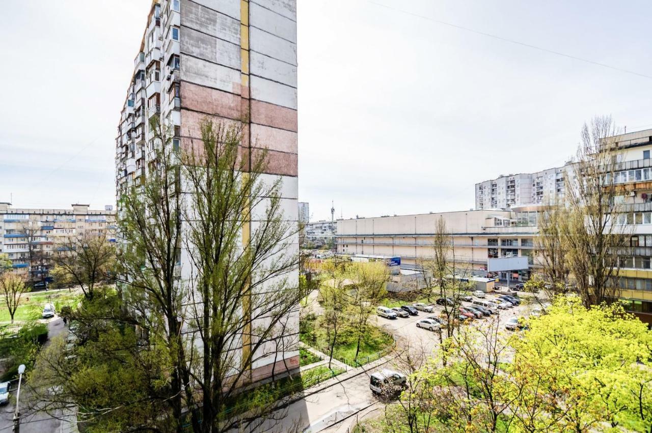 Artal Apartment On Obolonsky Avenue 16A Kiev Ngoại thất bức ảnh