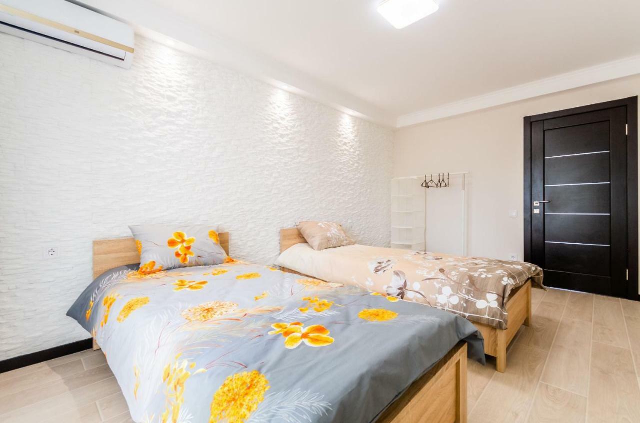 Artal Apartment On Obolonsky Avenue 16A Kiev Ngoại thất bức ảnh